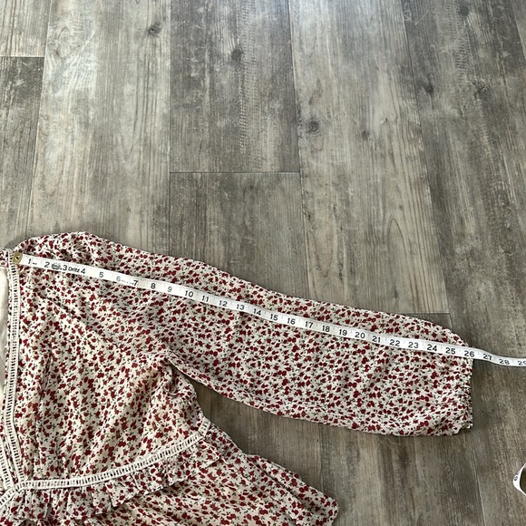 NASTY GAL LONGSLEEVE FLOWY FLORAL BLOUSE - Picture 13 of 13